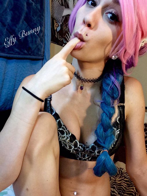 Going live now, come say hi!!http://t.co/EX4Avzo6Os http://t.co/3pl5cWty6P<a href="/tag/thongthursday"class="tags"><span>#thongthursday</span></a><a href="/tag/chaturbate"class="tags"><span>#chaturbate</span></a>