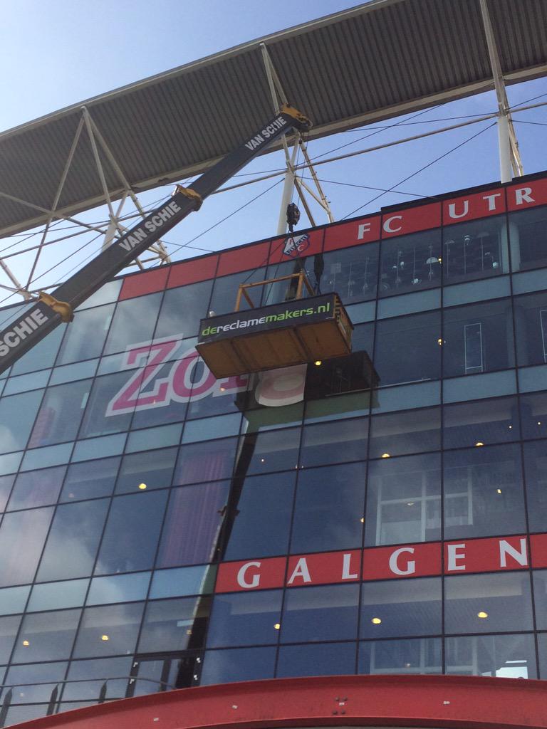De buitenkant van Stadion #Galgenwaard wordt door <a href="/dereclamemakers/">De Reclamemakers</a> voorzien van twee sponsoren. Straks het resultaat!