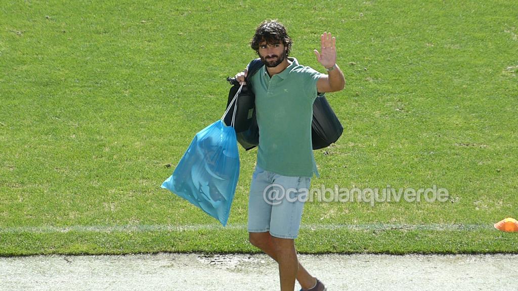 canblanquiverde's tweet photo. .@francruz8 sale de vestuarios y la grada y sus compañeros reaccionan en común. OVACIÓN enorme para el CORDOBESISTA. http://t.co/IRHoJcJQSG