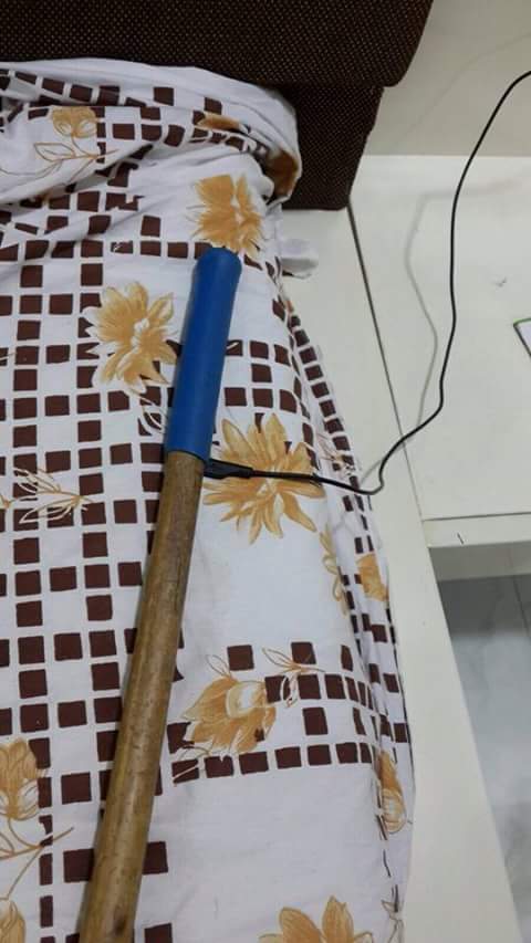 adnansajid_GD's tweet photo. Hyderabad k Ek ghar Mai lathi charge Hora kate http://t.co/8EmzFu5wao