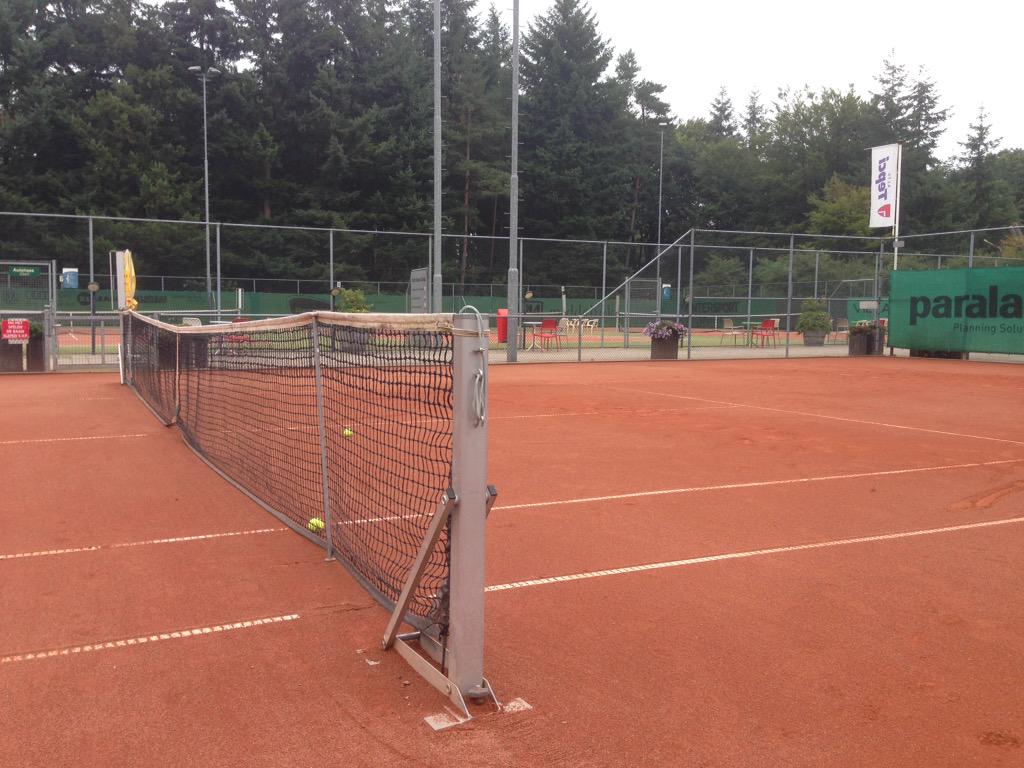 ALTVTepci's tweet photo. De banen liggen er mooi bij....dus wie komt er een balletje slaan??#tepci #knltb #tennis http://t.co/HRUhEYUuxj