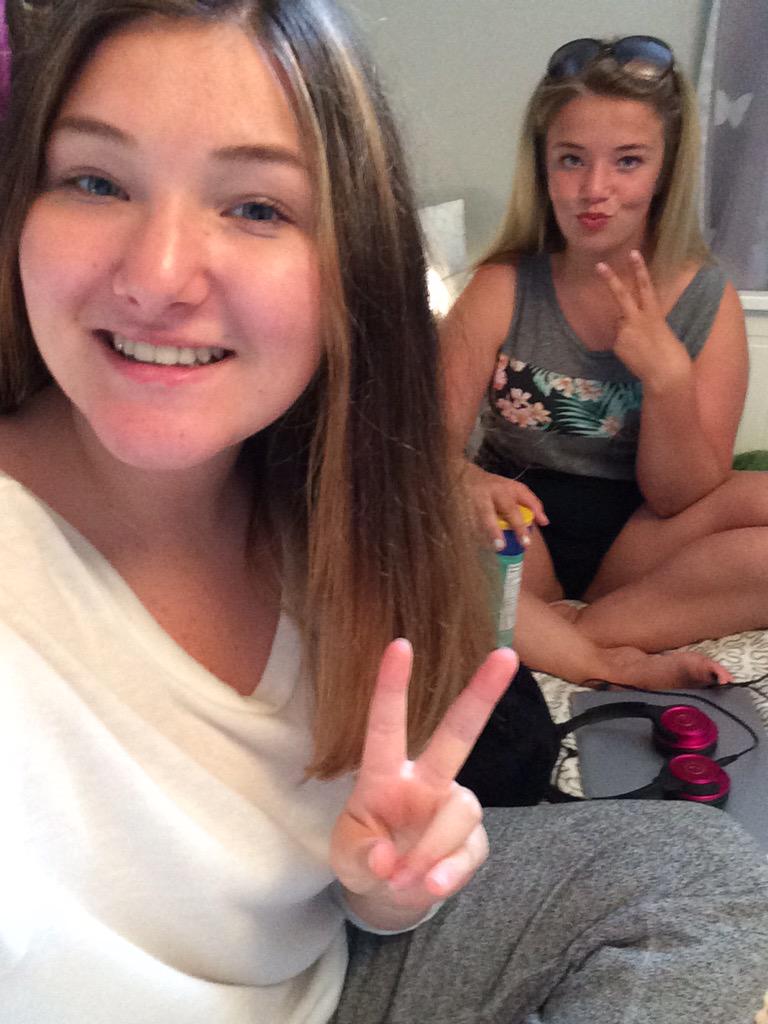 VeronCald__'s tweet photo. happy bday to my beautiful best friend @maddiejackan ❤️❤️❤️ love youuu❤️❤️ http://t.co/G8gJpy9mTu