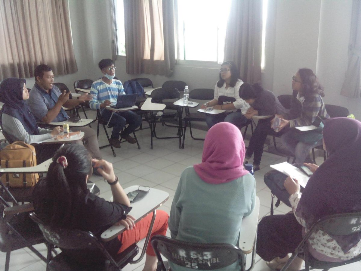 HMIKUBL's tweet photo. Suasana rapat dalam membahas tentang progja HMIK UBL.. http://t.co/dALZIOWfsv