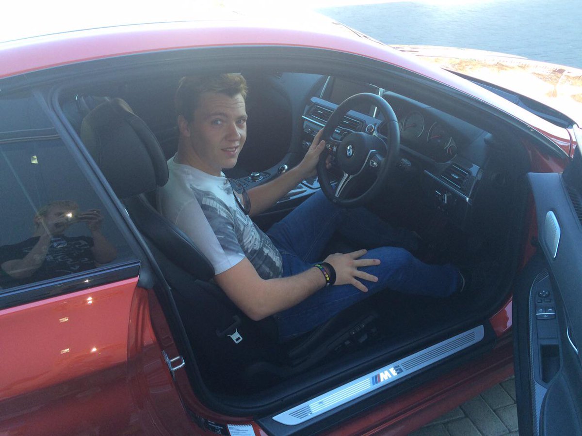 rici_87976's tweet photo. *#supercar heaven#* http://t.co/eT4rkiSy27