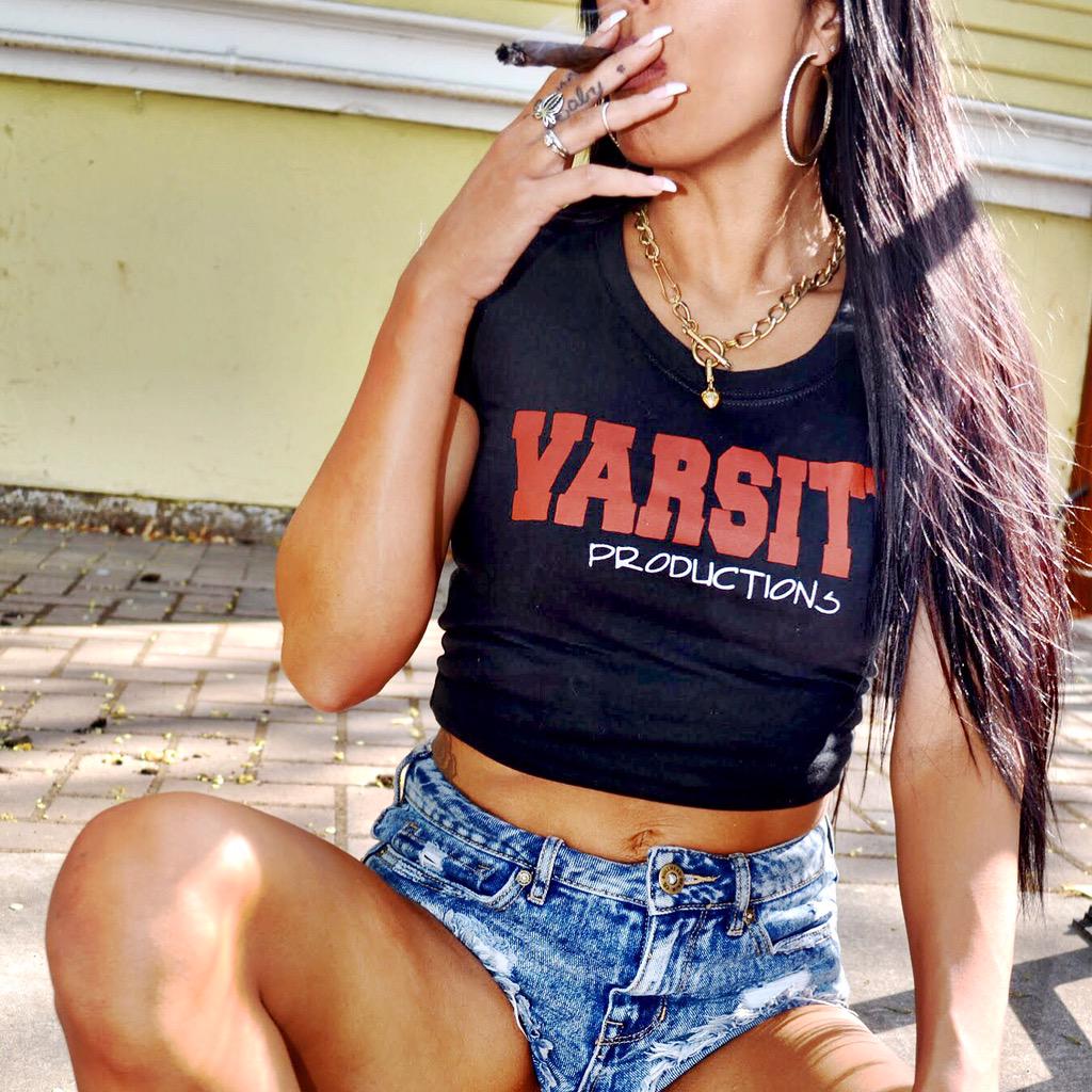 Retrofreak_'s tweet photo. #VarsityProductions ☁️ http://t.co/j7f8nD4RbF