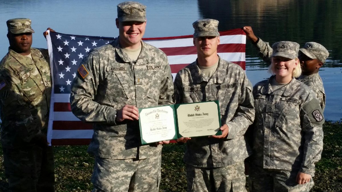 523dTC's tweet photo. Congratulations to SPC Brent Daniels, from 4th Platoon, on his reenlistment today! #ArmyStrong #JBLM #523dTC http://t.co/14yhpZptKb