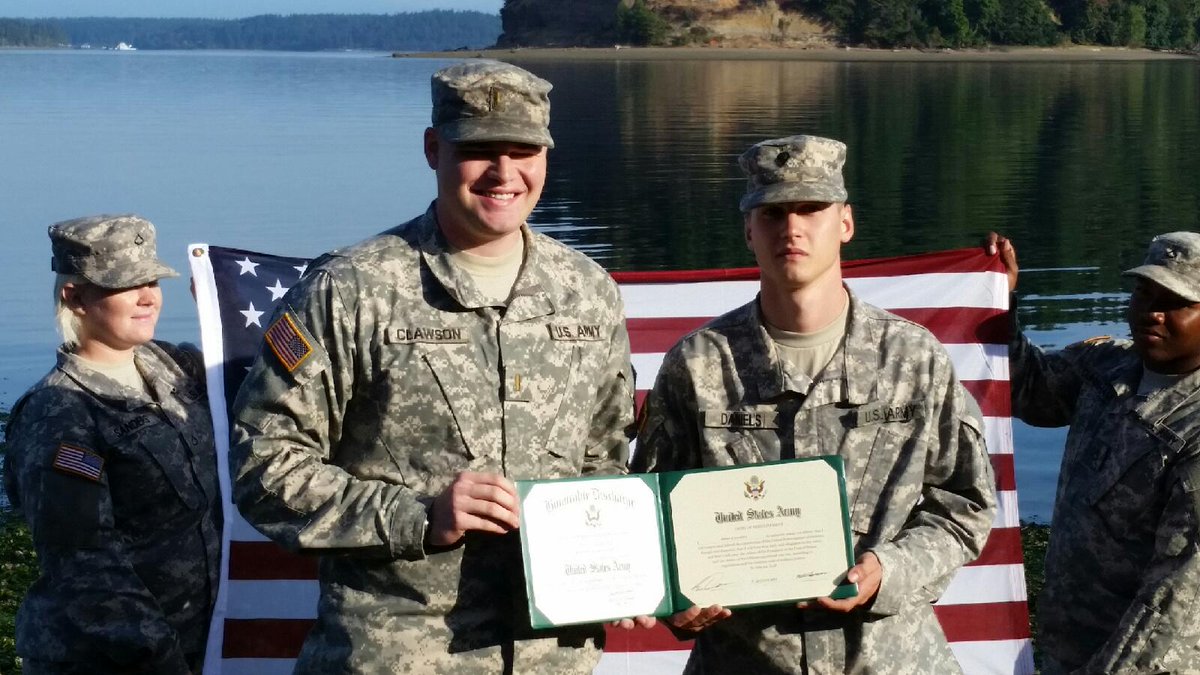 523dTC's tweet photo. Congratulations to SPC Brent Daniels, from 4th Platoon, on his reenlistment today! #ArmyStrong #JBLM #523dTC http://t.co/14yhpZptKb