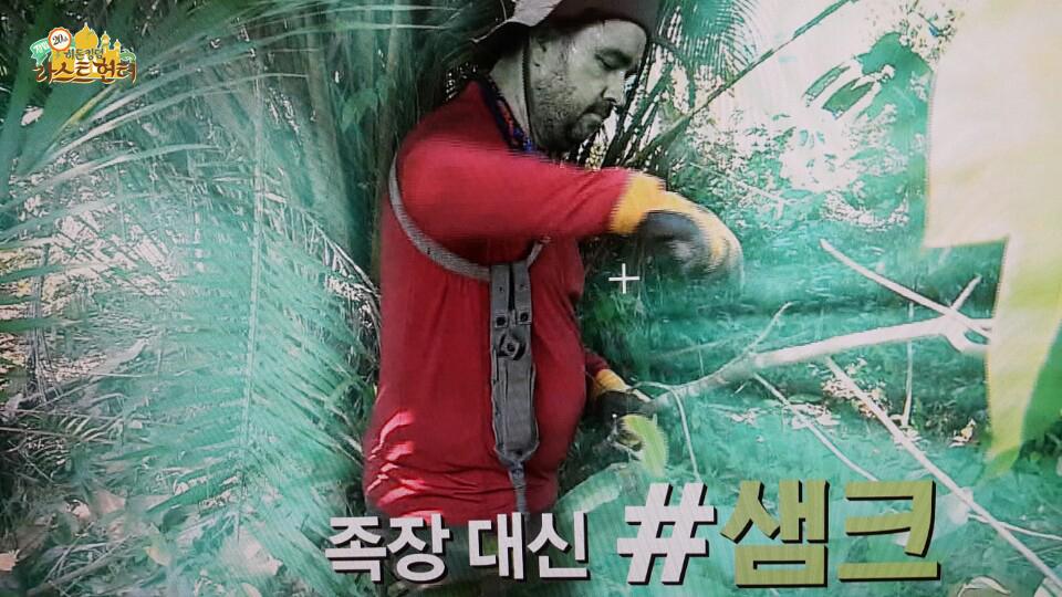 SBSNOW's tweet photo. 본격 본방송과는 조금 다른(?) #정글의법칙 #라스트헌터 4컷 예고.jpg #샘크 #찬열 #오늘밤10시 http://t.co/rLilLOoBCf