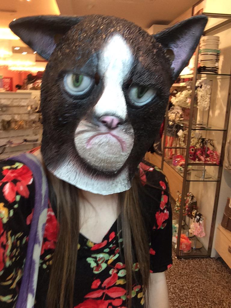 sassycats13's tweet photo. #MakingFriendsInCollege Step 1 http://t.co/d8Vjlfx05d