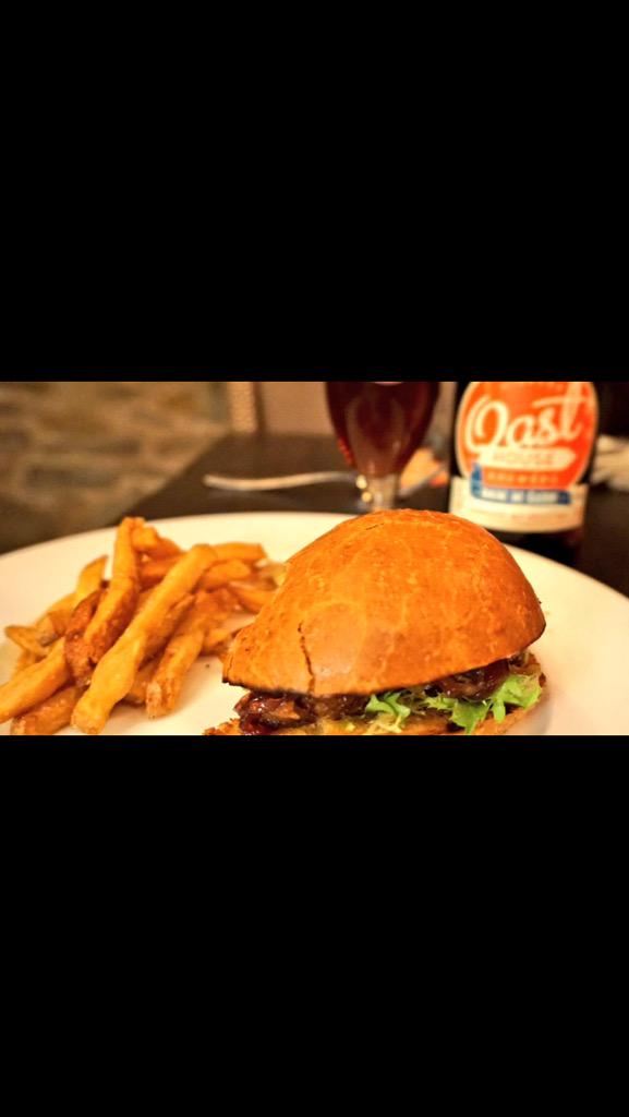 JBellante's tweet photo. Our fab #ChefsTable #craftbeer &amp; #burger series. Thanks #oast &amp; the best man in the kitchen #ChefCameronMacDonald http://t.co/nWmuKcyxOJ