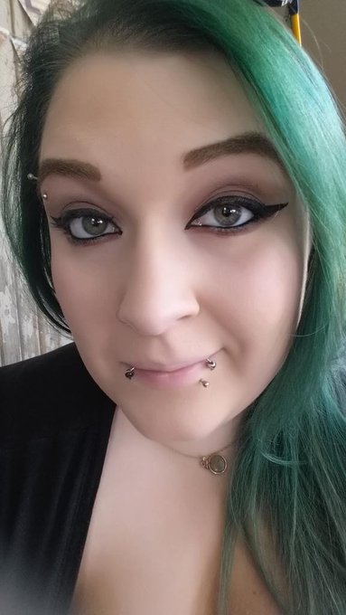 Salon selfie 😘❤ http://t.co/0ahwEPUqdi<a href="/tag/newprofilepic"class="tags"><span>#newprofilepic</span></a>