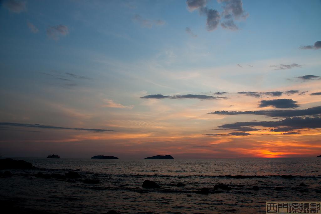 SimonArtPhotos's tweet photo. Sunset @suteraofficial beach well known spot for wedding photography @KKCity @SabahInfo #BLKK #BLSabah @KakiTravels_ http://t.co/yEsGR6TzF7