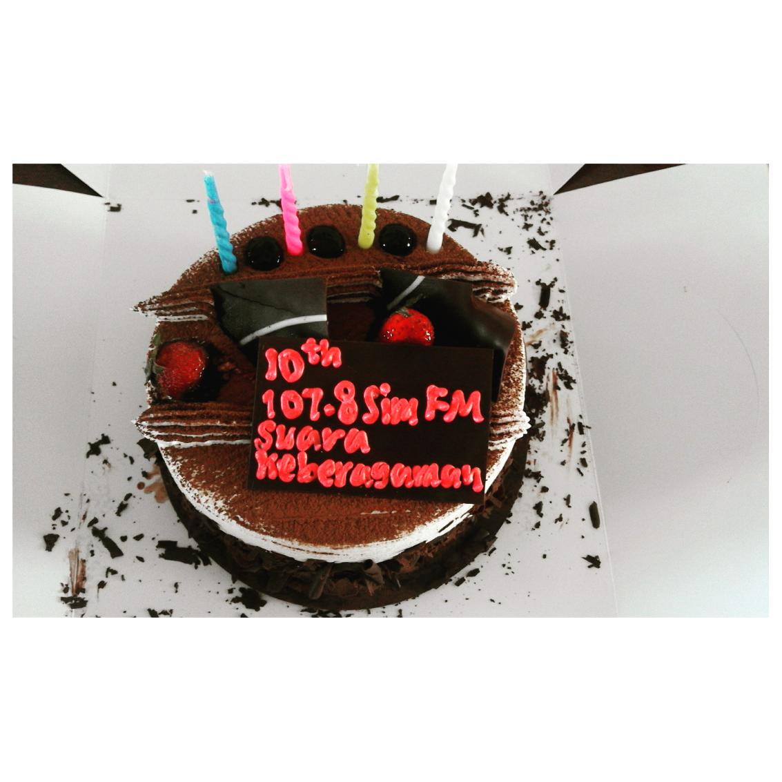 Simfmmedan's tweet photo. HBD SIMFMMEDAN KE 10 THN SEMOGA MAKIN MAU DAN JAYA JUGA SELALU NOMOR SATU #HUT28SIMFM #SUARAKEBERAGAMAN #SIMFMINFO http://t.co/MQuoxXmWLl