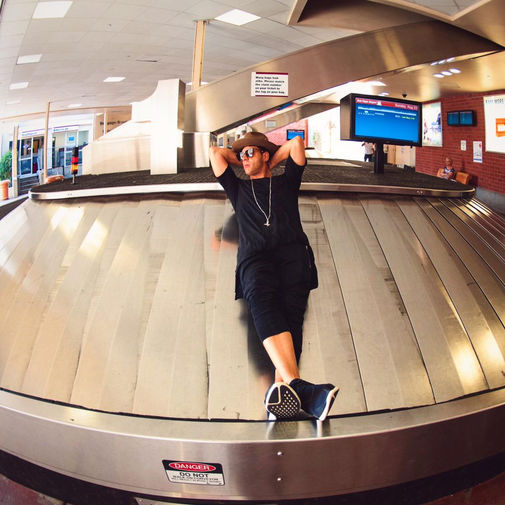 TimmyTrumpet's tweet photo. tell me where my bags at? http://t.co/oBUH9VvD1T