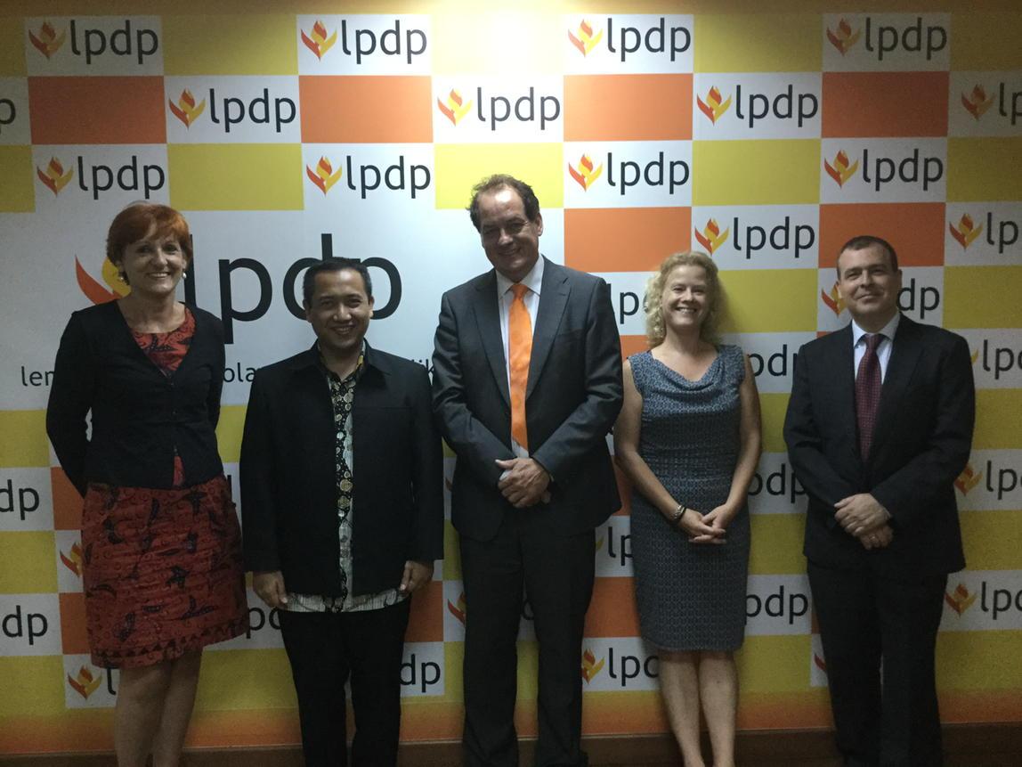 vddoel's tweet photo. Fruitful visit of delegation @UniLeiden to @LPDP_RI : looking forward to a great future of cooperation @KITLVJakarta http://t.co/JomFOBBVe0