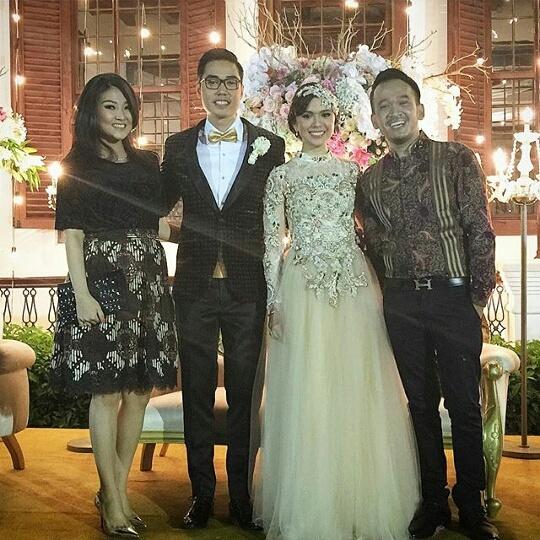 MYWensUpdate's tweet photo. #instapict @sarwendah29 @ruben_onsu with @missdongdong @Rizkinos http://t.co/2xBOD7V7u6
