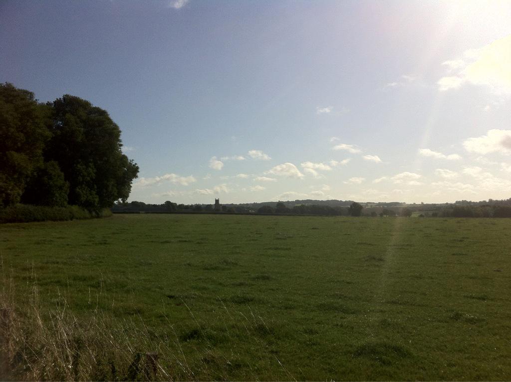 FathomPursuits's tweet photo. Blue skies while #cycling around Leicestershire. Ready for the #bankholiday weekend? http://t.co/bABedNknXw