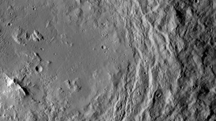 burlockapps's tweet photo. Ceres Pyramid Gets a Closer Look, But Bright Spots Remain a Mystery http://t.co/WzS5rX3Iwu http://t.co/kfWlmj6k1K