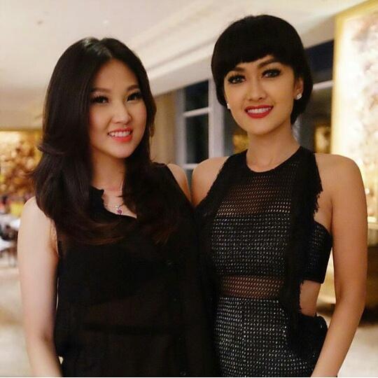 MYWensUpdate's tweet photo. #instapict Queen @sarwendah29 with @juliaperrez http://t.co/g5aGYyfDps