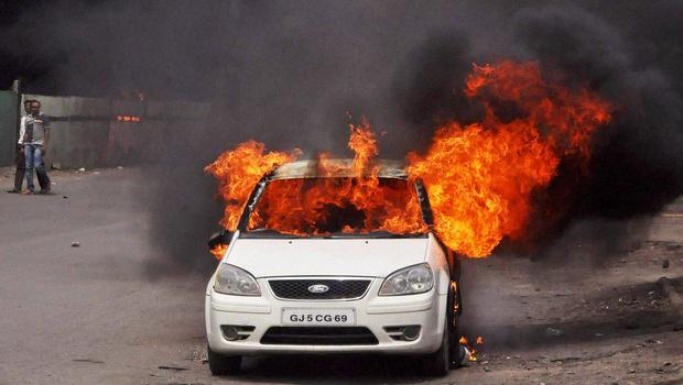 За сколько сгорает машина. За сколько сгорает машина. За сколько сгорает машина. За сколько сгорает машина. Возгорание автомобиля.