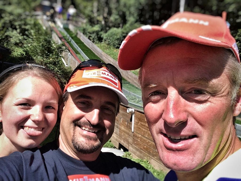HelenaohneH's tweet photo. Was machen Wintersportler im Sommer? Radio! #GeorgHackl & #ChristianLeitner @bayern2. #SoNo15 @BSD_Presse @skiverband http://t.co/xjgzLjL4PD