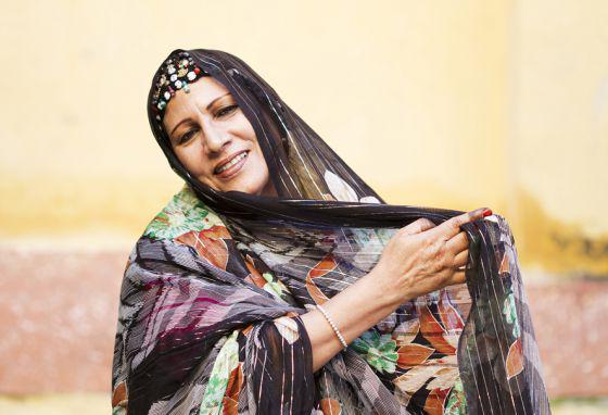 Extremasahara's tweet photo. Muere Mariem Hassan, la gran dama del ‘haul’ saharaui

http://t.co/O3iDCokj5D http://t.co/ubenr9WGLO
