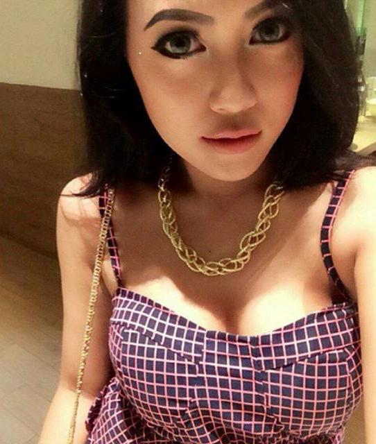 Putirlala's tweet photo. #sange #retweet #bokong Diapain jg boleh di isep jga bleh ko,,, :) RT@rizzmai @8Avita http://t.co/dVDg8IKV31