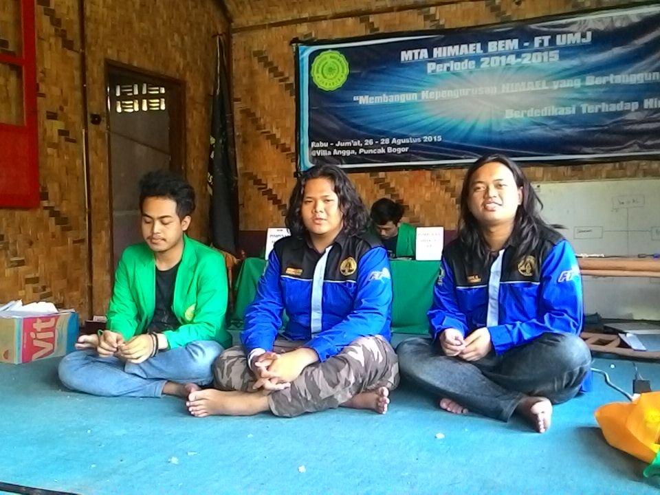 Ahmad Rizky(tengah)Ketum HIMAEL, Fanny Kristiawan(kanan) Sekretaris HIMAEL,  M.Ivan Al-Rizky(kiri) Bendahara HIMAEL.
