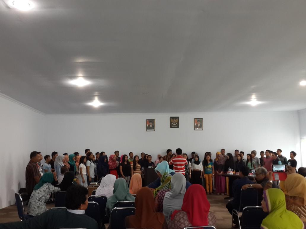 JepyJulyansyah's tweet photo. Latihan paduan suara #AICIS2015 http://t.co/RP1a7LMeCR