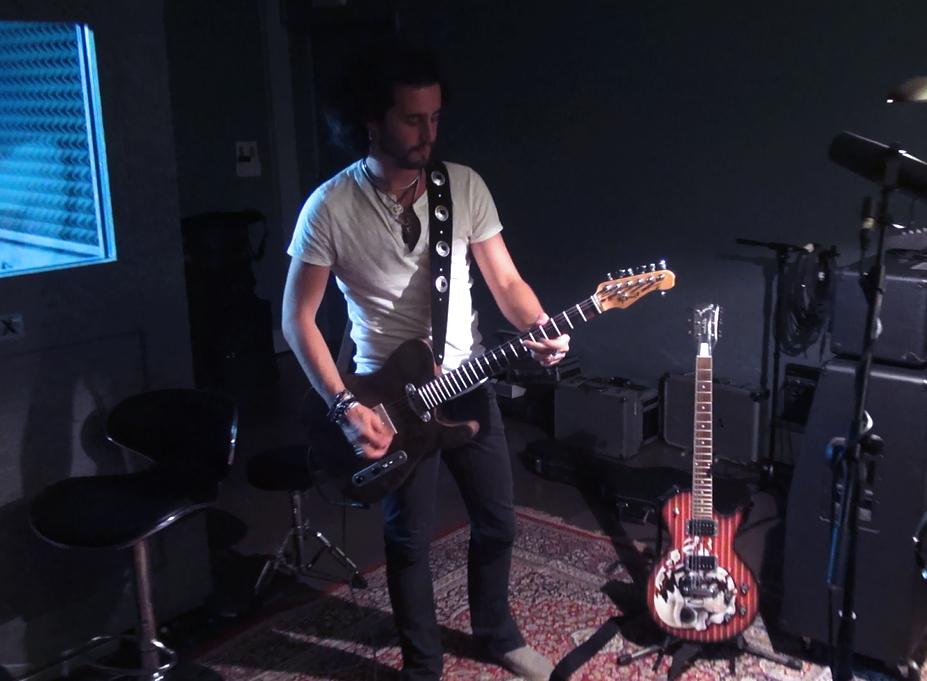 neondeltaband's tweet photo. GRABACIÓN DISCO NEON DELTA Vol.4
#guitarra #MarcGalvez
#NeonDelta utiliza
@PamitoGuitars @TaurusAmp @DaddarioandCo http://t.co/zdzU6yuPo5