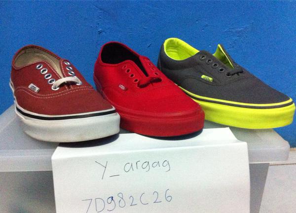 y_argag's tweet photo. Vans sz8 @AtengShop @ATN_Shoes @AvereoStore @AWS_Store @brush_ashoe @BAP_sneakers @bejo_sneakers http://t.co/wsjPGor0XE