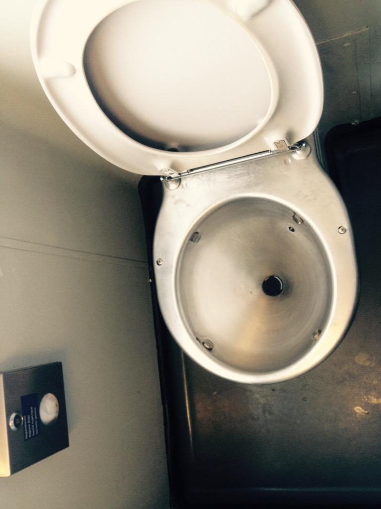 WCinspektor's tweet photo. #toilette #kacken #WC #takeashit
#abführen #ic2310 #deutschebahn #westerland http://t.co/Rh7V0vXqQ2