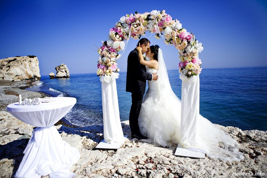 Красивые церемонии. Свадебная церемония на Кипре. Красивая свадьба. Выездная церемония на берегу моря. Свадьба на берегу моря.