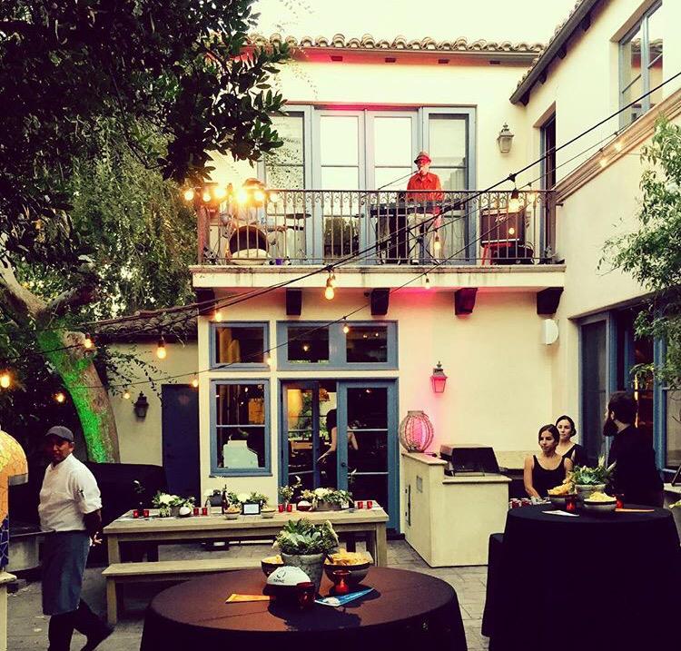 trine_la_'s tweet image. Hot pizza oven &amp;amp; Daryl on the keys for our second #TRINEtastemakers dinner last night! Full recap on the blog soon!