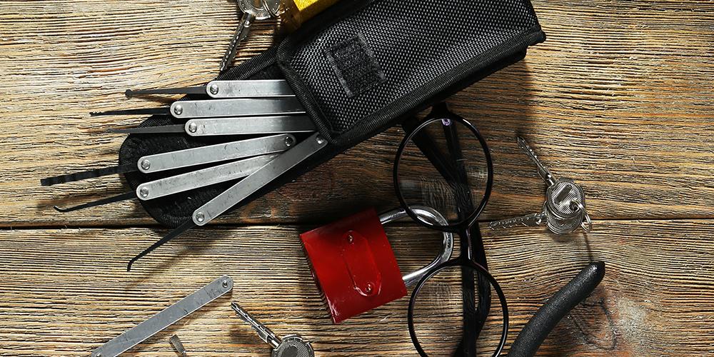 LocksmithUnited's tweet image. 5 Items You Need In Your First Lock Pick Set buff.ly/1K9Eenf #FirstSet #LockPickSet #MustHaves