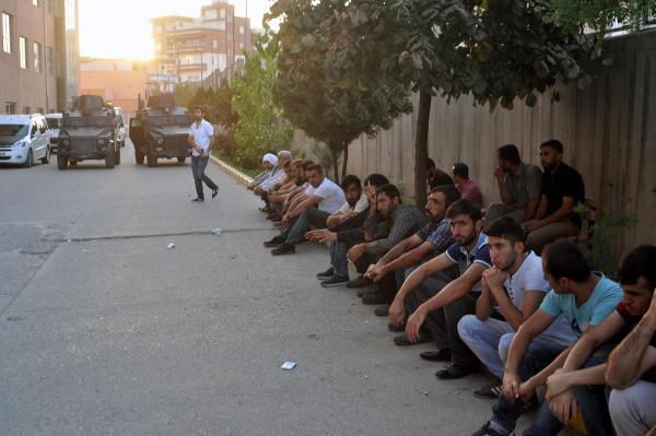 DikenComTr's tweet photo. HDP’li Sarıyıldız ‘Cizre’yi anlattı: Öldürülen dört insanımızın dördü de kurtarılabilirdi
http://t.co/ijk4Omnhrc http://t.co/EICsJmtT61