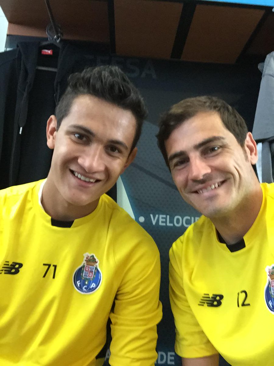 Con el gran <a href="/RaulGudino1/">Raúl Gudiño</a> !!! Vamos a entrenar y mañana partido en #dragão con Estoril... #somosporto