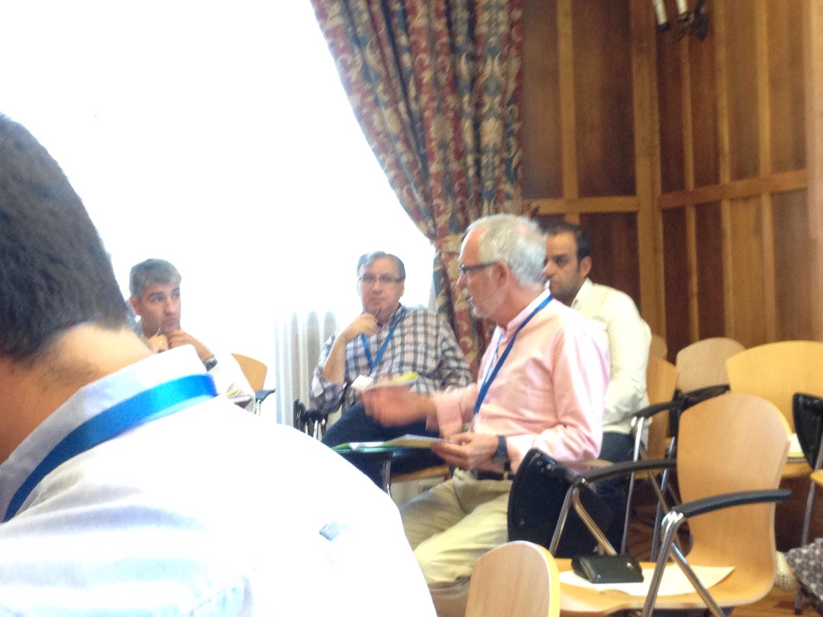 Agora_Santander's tweet photo. .@EugenioFontan Decano y Presidente del #COIT expone en la @UIMP su modelo de #innovacion Sanitaria | #BeAgora http://t.co/URvzb6jtvT