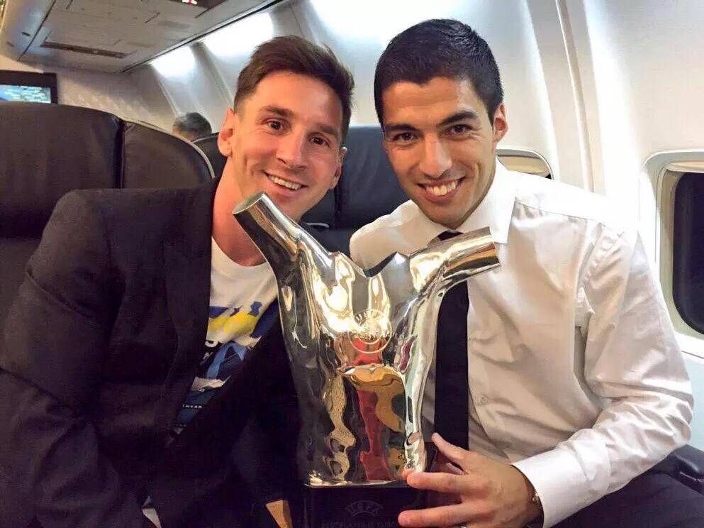Fb Suarez: "Selamat kepada temanku, Leo Messi!! Sangat layak mendapatkannya &amp; sebuah kehormatan bs bersamamu."