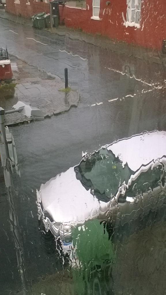 Gemskiben's tweet image. Going to the beach is out of the question..... #WhatToDoNow #Hmmmm