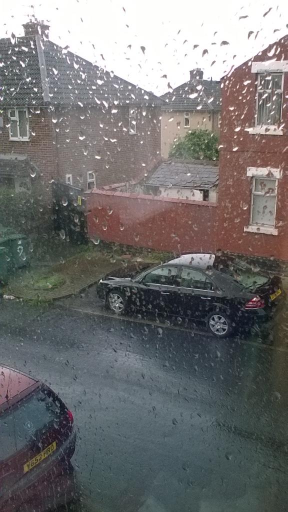 Gemskiben's tweet image. Going to the beach is out of the question..... #WhatToDoNow #Hmmmm