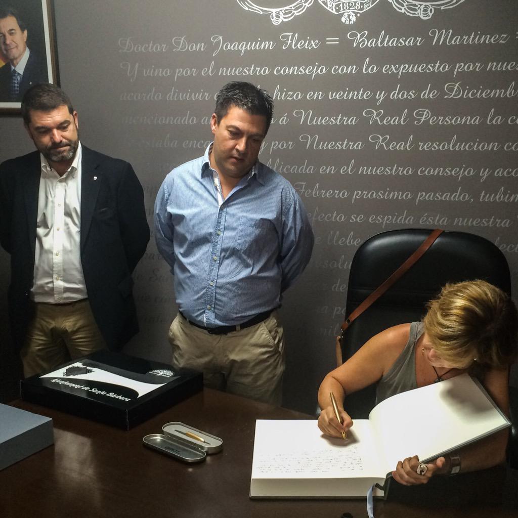 A Santa Bàrbara, l'alcalde Alfred Blanch, ens explica el projecte d reforma de l'antic ajuntament, amb <a href="/QuimFerrerVdM/">Quim Ferrer</a>