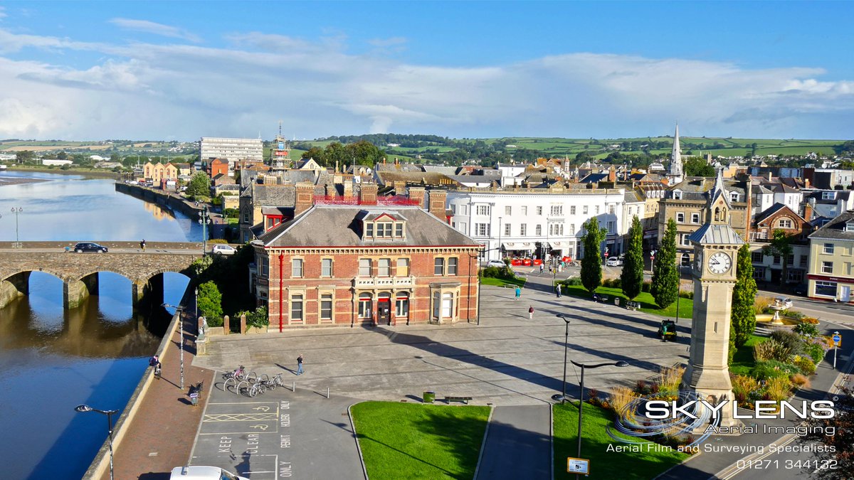 SkyLensAerial's tweet photo. Barnstaple Square taken from our mast @lilicos1844 @BarumMuseum @BarumTC http://t.co/YubP1xOazL