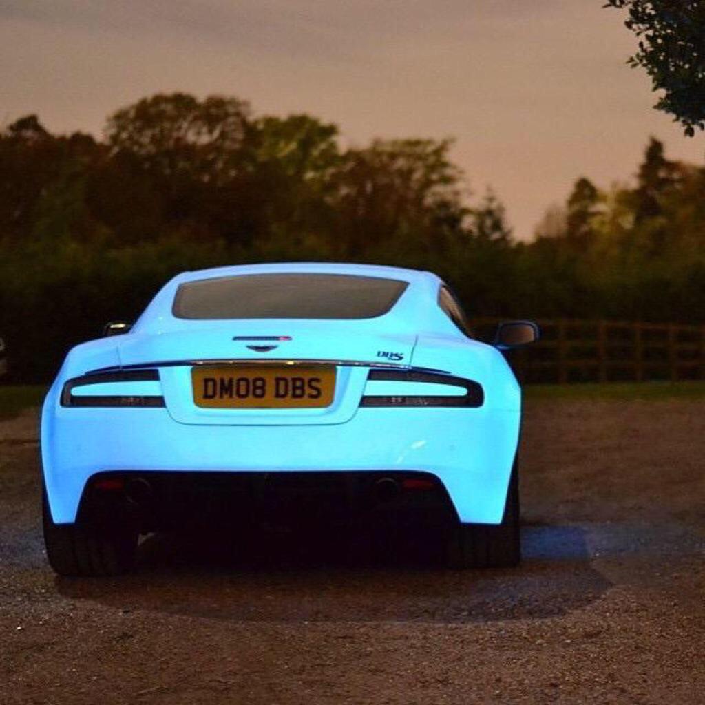 GigiTheOne_'s tweet photo. Glow in the dark Aston Martin 😱 http://t.co/TpSOETN2bH
