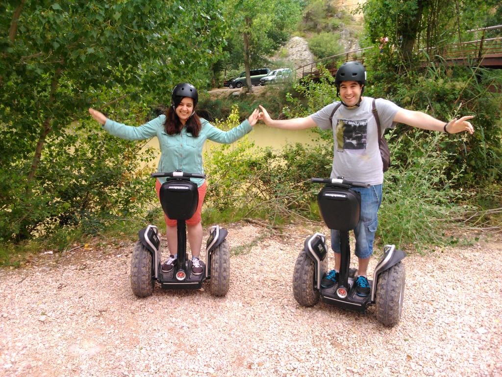 SegwayCuenca's tweet image. Recorre #Cuenca en #segway y disfruta en familia de un paseo por la naturaleza. Aventura asegurada! @CuencaEnamora