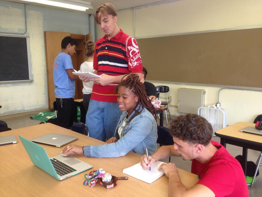 FHNTseniors's tweet photo. Seniors in English use Insta Pres for inquiry and student-led teaching http://t.co/7fn5ucjAQR