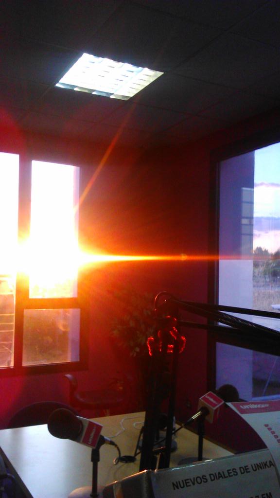 sergiolg20's tweet image. A por la última hora de mi último #FórmulaSummer en @UnikaFM_Radio!! Ya veo la luz de mi vuelta a las vacaciones!!