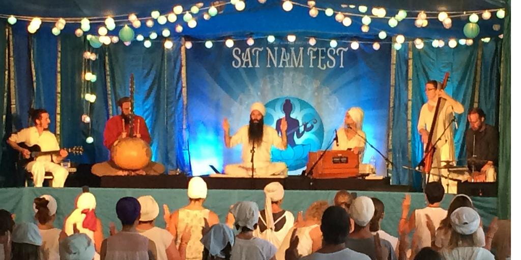 SatNamFest's tweet photo. #KundaliniYoga w @jaidevsingh & @simritkaur was amaaazing! #SatNamFest #SNFE @SpiritVoyage http://t.co/GjsZGacvLa