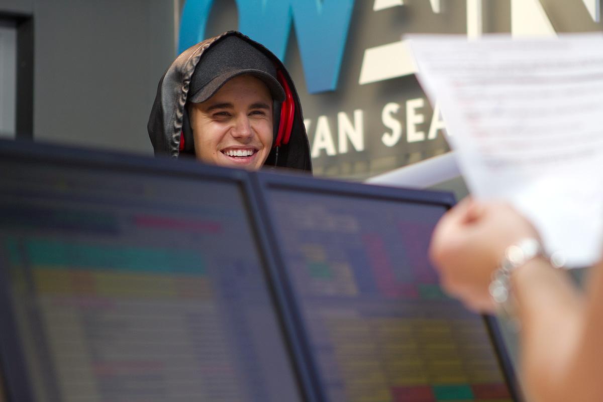 102.7 KIIS-FM on Twitter: "#BieberOnSeacrest http://t.co/JhlZ28zhR6"