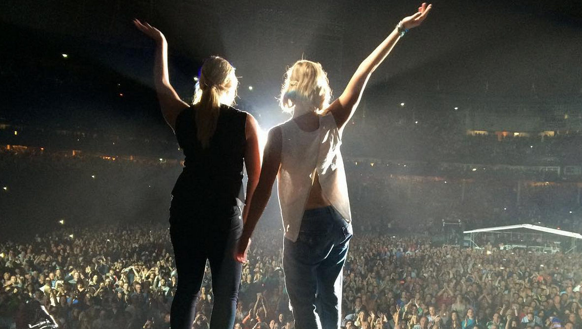 NewsdayEnt's tweet photo. .@amyschumer and Jennifer Lawrence danced on @billyjoel's piano last night -- really! Watch: http://t.co/cvcBbGLjnS http://t.co/W0lpQTFN4k
